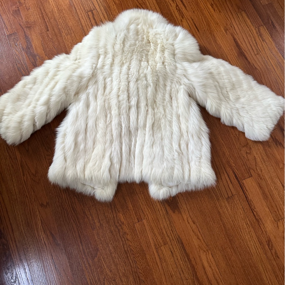 Luxurious Natural Blue Fox Fur Coat - Perfect for a Wedding - Picture 14 of 16